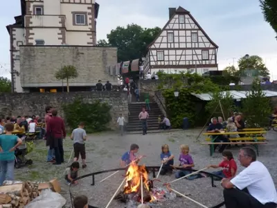 Zum 45. Mal hat vom 6. bis 8. Juli 2012 der Weinbrunnen geplätschert.