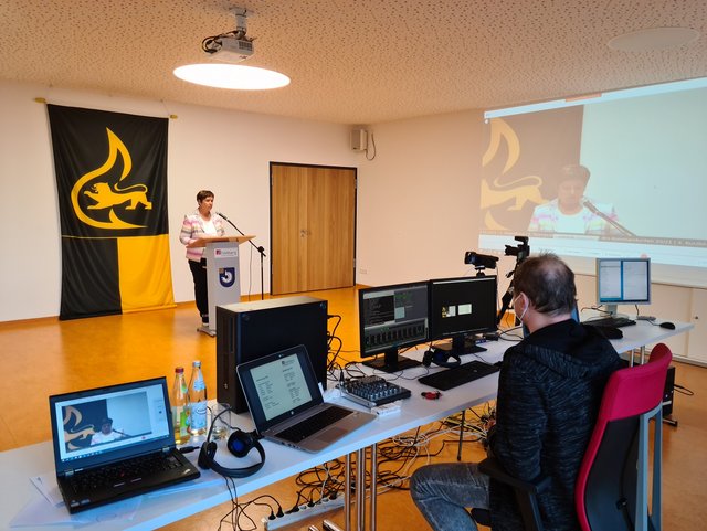 Andreas Kochendörfer sorgte mit umfangreichem Equipment für die sehr gute Übertragung der Videoversammlung.