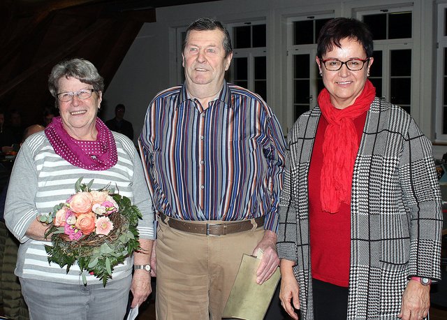 v.l.n.r. Gertrud Hintermajer, Werner Hintermajer, Bürgermeisterin Ute Zoll (Foto: Sigrid Bauer)