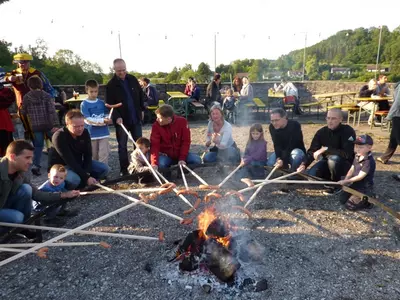 Zum 44. Mal hat vom 1. bis 3. Juli 2011 der Weinbrunnen geplätschert. Tausende Gäste aus der gesamten Region trotzen dem kalten und teilweise auch windigen Wetter und besuchten unsere alte Trutzveste. Sie genossen den Rebensaft und die stimmungsvolle Atmosphäre im Städtle. Mit Stolz können wir auf unser 44. Weinbrunnenfest zurückblicken.