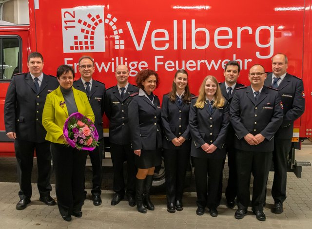 v.l. Kdt. Marco Heigold, BM Ute Zoll, Werner Köger, Dominik Groh, Sonja Beyer, Mona Bischoff, Nadine Schust, Timo Gmach, Rene Speiser, Wolfgang Noz