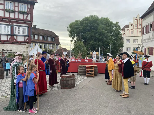 Den Auftakt des 55. Weinbrunnenfestes bildete der Einzug der Edelleute, gefolgt vom Herold und den Landsknechten ins Städtle. Die Eröffnung des Weinbrunnens erfolgte durch Herold Wolfhart Wagner.