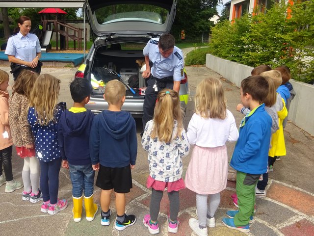 Polizei besucht Kindergarten Markgrafenallee 