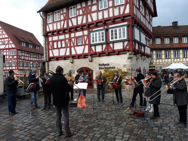 Dieses Jahr eröffnete der Posaunenchor Vellberg am Samstag das Programm. 