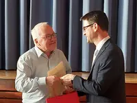 50 Jahre Ehrenamt v. l. Hans Ebert und Bürgermeister Reichert 