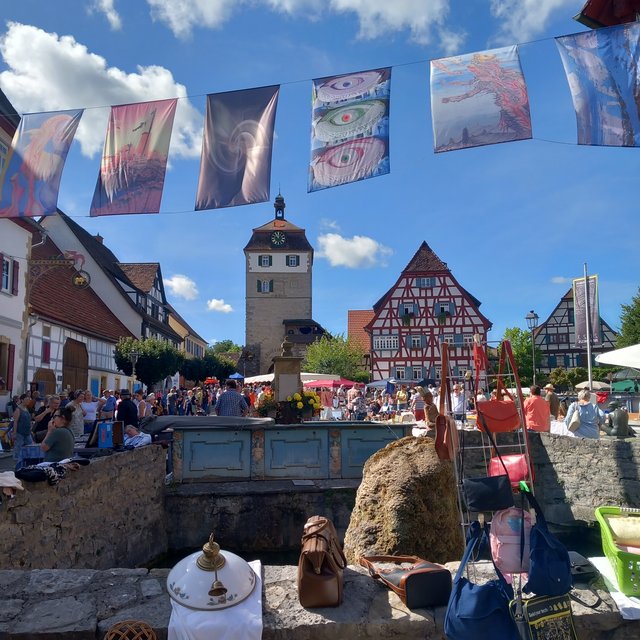 „Wir haben schon gut verkauft, das Wetter ist perfekt und die Atmosphäre ist toll!“ – so konnte man es an den Ständen immer wieder hören.