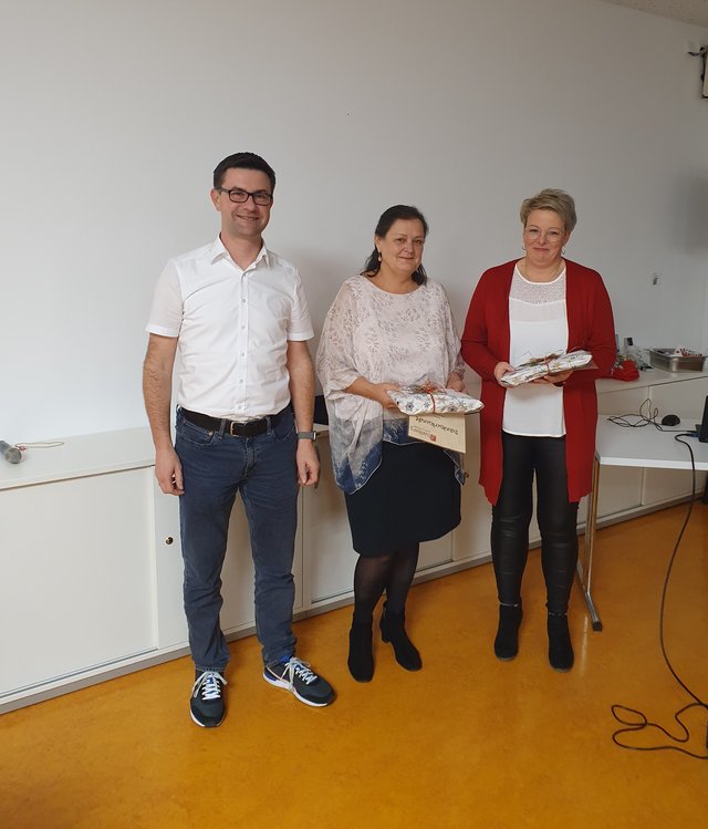 v.l.n.r. Bürgermeister Jürgen Reichert, Anna Artes und Stefanie Philipp (auf dem Foto fehlt: Heinrich Blanck)