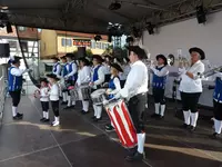 Zum 44. Mal hat vom 1. bis 3. Juli 2011 der Weinbrunnen geplätschert. Tausende Gäste aus der gesamten Region trotzen dem kalten und teilweise auch windigen Wetter und besuchten unsere alte Trutzveste. Sie genossen den Rebensaft und die stimmungsvolle Atmosphäre im Städtle. Mit Stolz können wir auf unser 44. Weinbrunnenfest zurückblicken.